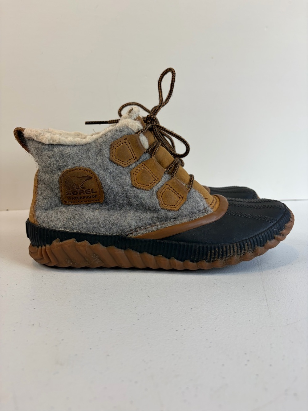 Sorel Out N About Womens Size 7.5 Gray Felt Waterproof Winter Duck Snow Boots